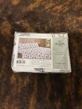Full Bedding Sheet Set in White with Brown Print - 4 Piece